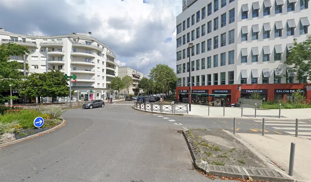 Commerce de détail dans Champs-sur-Marne à louer Photo du bâtiment- Image 1 de 4