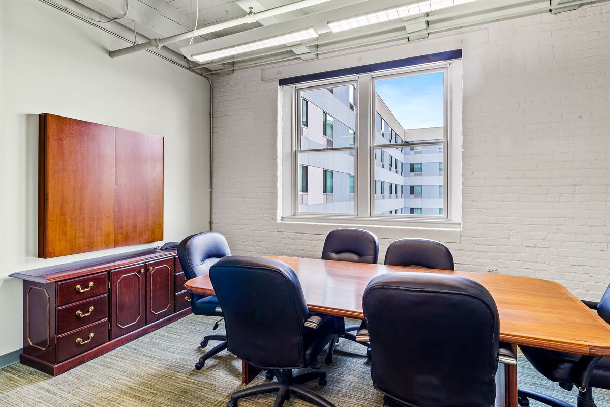 214 S 8th St, Louisville, KY 40202 - Unité n/a - - Photo intérieure - Image 2 of 18