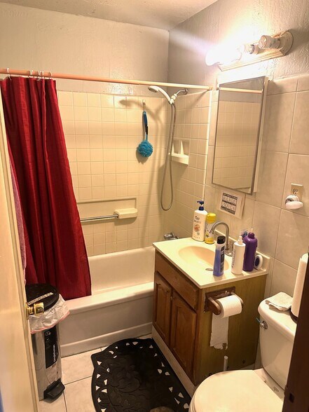 1092 Mitchell Way, El Sobrante, CA à vendre - Photo du bâtiment - Image 3 de 11