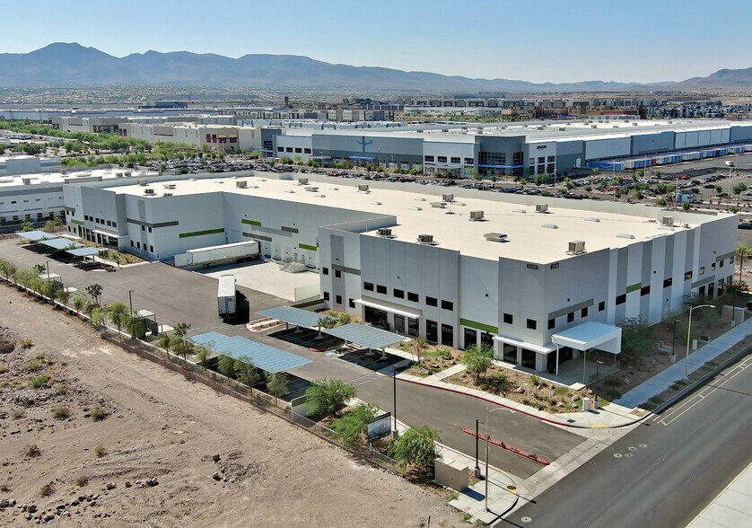 12200 Bermuda Rd, Henderson, NV à louer - Photo du bâtiment - Image 3 de 5