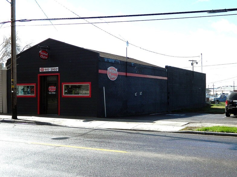 162 E Main St, Klamath Falls, OR à vendre - Photo du bâtiment - Image 1 de 19