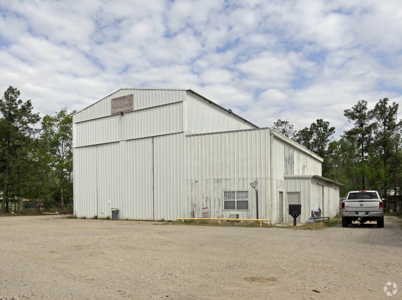 200 N Manthey St, Cleveland, TX for lease - Primary Photo - Image 1 of 6