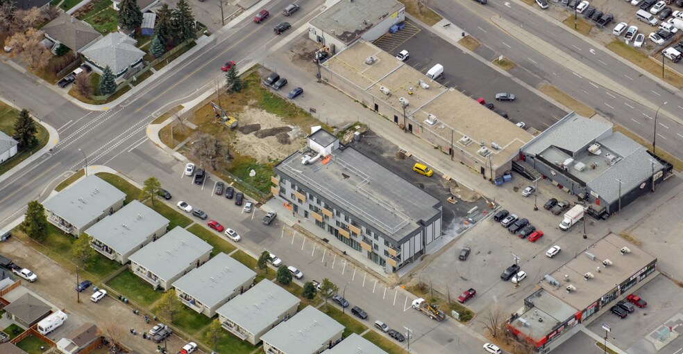 1823 37 St SE, Calgary, AB à louer - Photo du bâtiment - Image 2 de 4