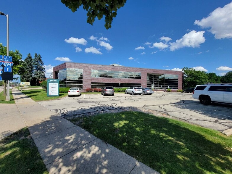 8555 W Forest Home Ave, Greenfield, WI for lease - Building Photo - Image 1 of 22