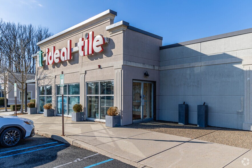 1914 NJ-35, Oakhurst, NJ à vendre - Photo du bâtiment - Image 3 de 10