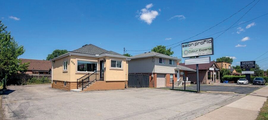 664 Upper James St, Hamilton, ON à vendre - Photo du bâtiment - Image 3 de 6