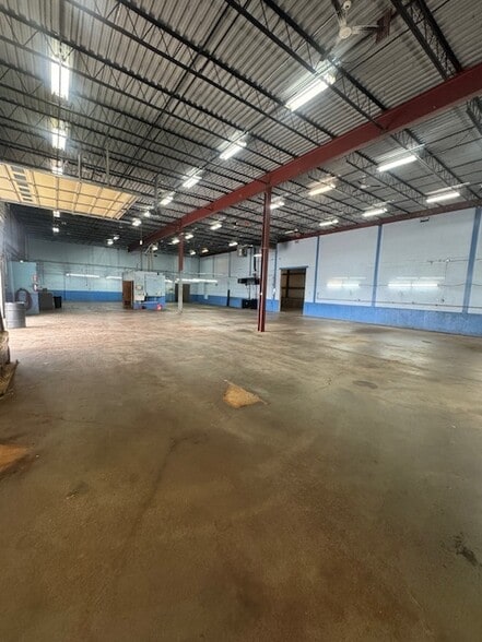 5727 S Park Ave, Hamburg, NY for lease - Interior Photo - Image 2 of 13