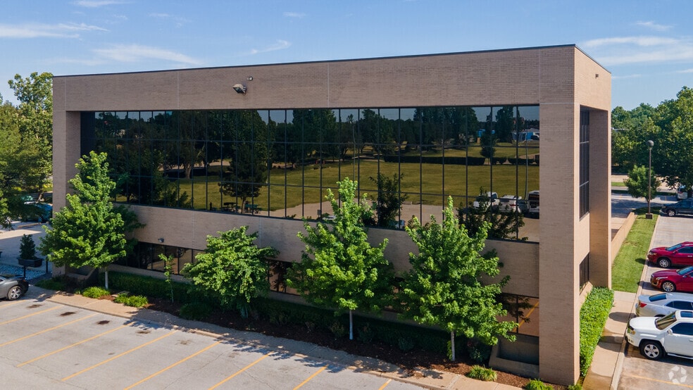 4100 Perimeter Center Dr, Oklahoma City, OK for lease - Primary Photo - Image 1 of 7
