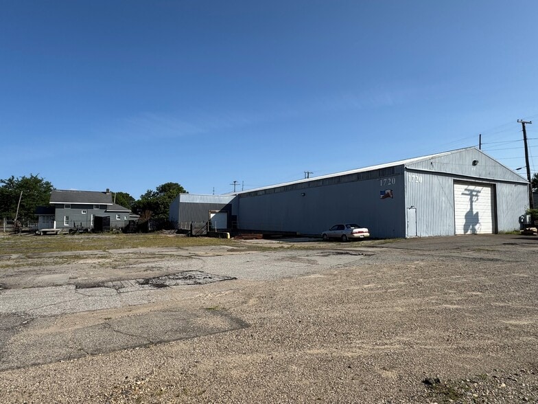 1720 Main St, Elkhart, IN for sale - Primary Photo - Image 1 of 13