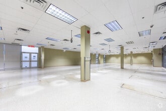 1603-1615 Dundas St E, Whitby, ON à louer Photo intérieure- Image 2 de 5