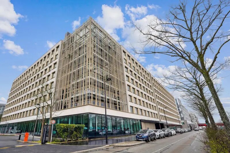1-3 Rue Stephenson, Montigny-le-Bretonneux for lease - Building Photo - Image 1 of 33