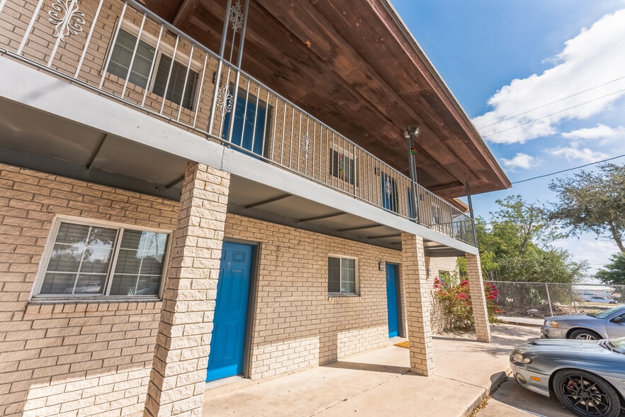 Weslaco / Edinburg Portfolio portfolio of 4 properties for sale on LoopNet.ca - Building Photo - Image 2 of 3