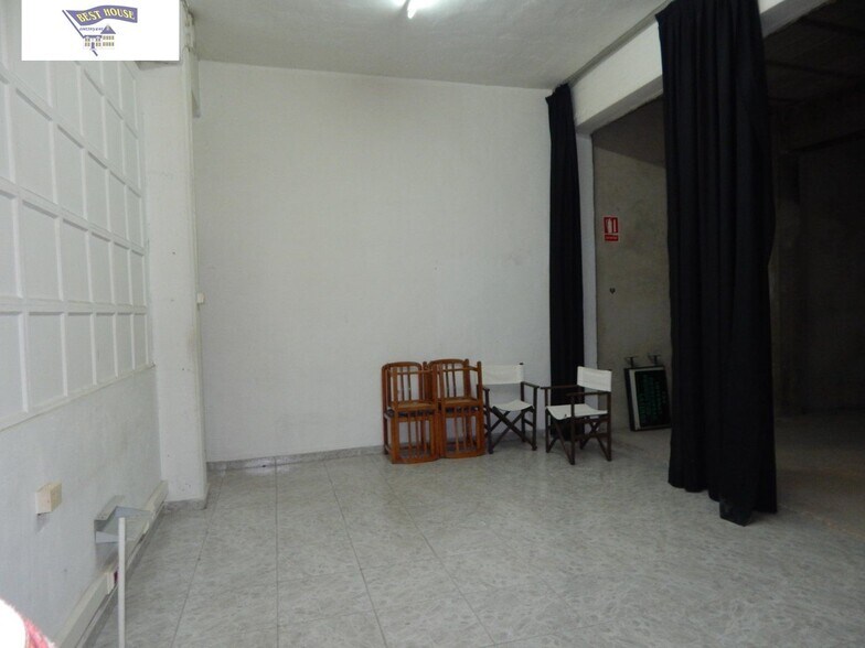 Commerce de détail dans Ontinyent, Valencia à louer - Photo du bâtiment - Image 2 de 11