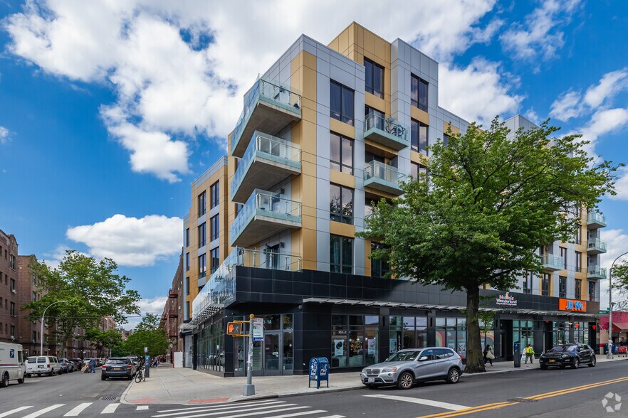 9501 37th Ave, Flushing, NY à louer - Photo du bâtiment - Image 3 de 30