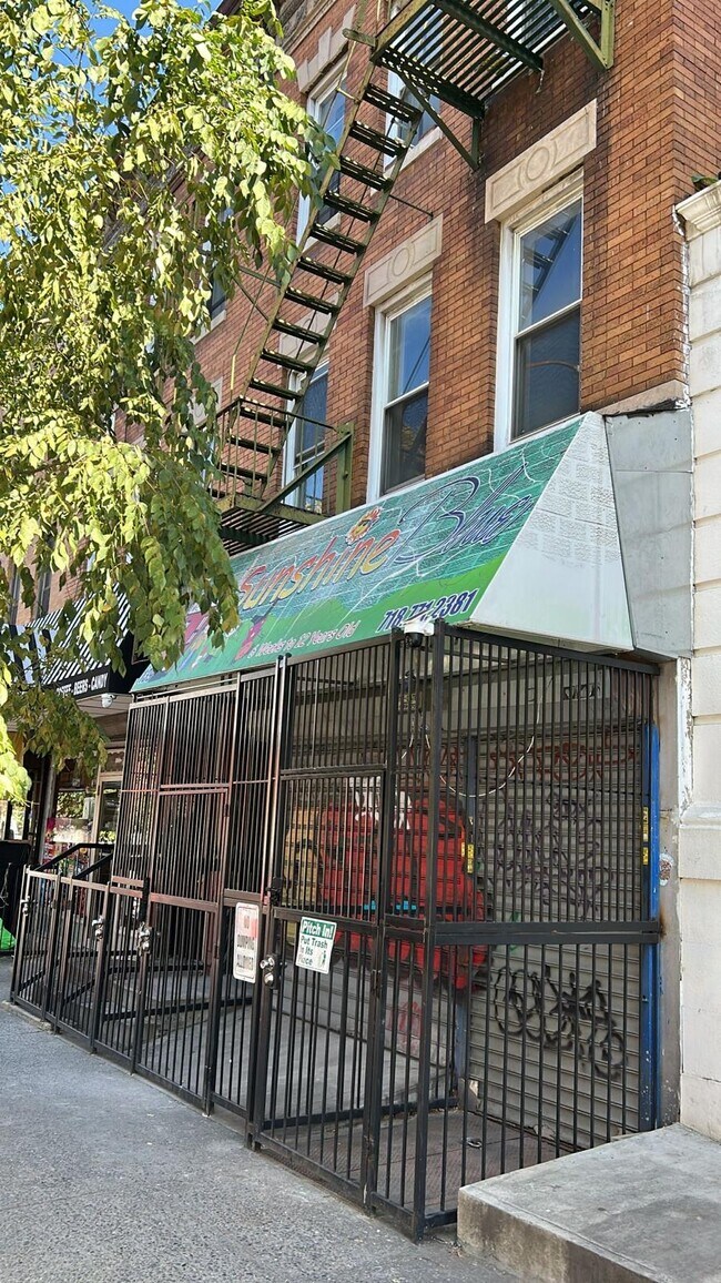 Plus de détails pour 139 Kingston Ave, Brooklyn, NY - Bureau/Commerce de détail à louer