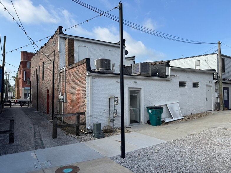 116 W Main St, Plainfield, IN for lease - Building Photo - Image 3 of 5