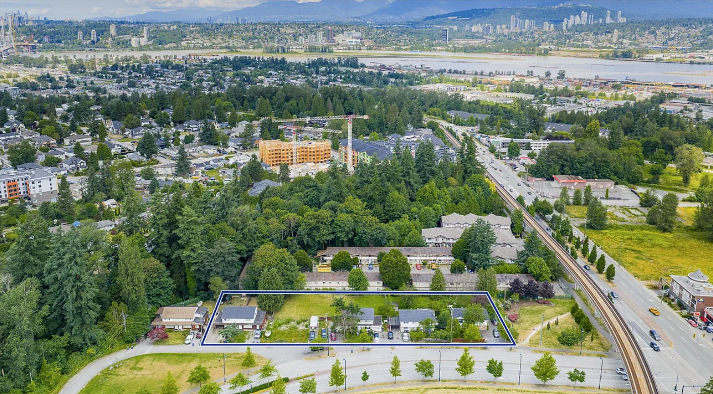 10977 University Drive Land Assemblage portefeuille de 5 propriétés à vendre sur LoopNet.ca Photo principale- Image 1 de 3