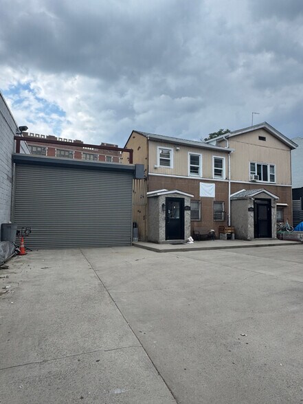 1820 McDonald Ave, Brooklyn, NY à louer - Photo du bâtiment - Image 2 de 4