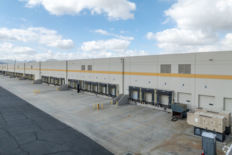 1089 E Mill St, San Bernardino, CA for lease - Building Photo - Image 3 of 6