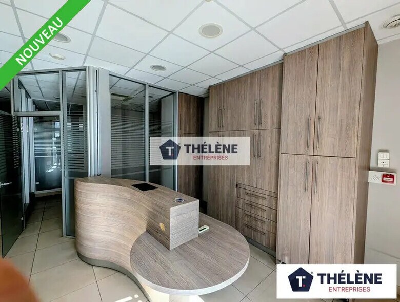 Retail in Lunel for lease - Interior Photo - Image 1 of 11