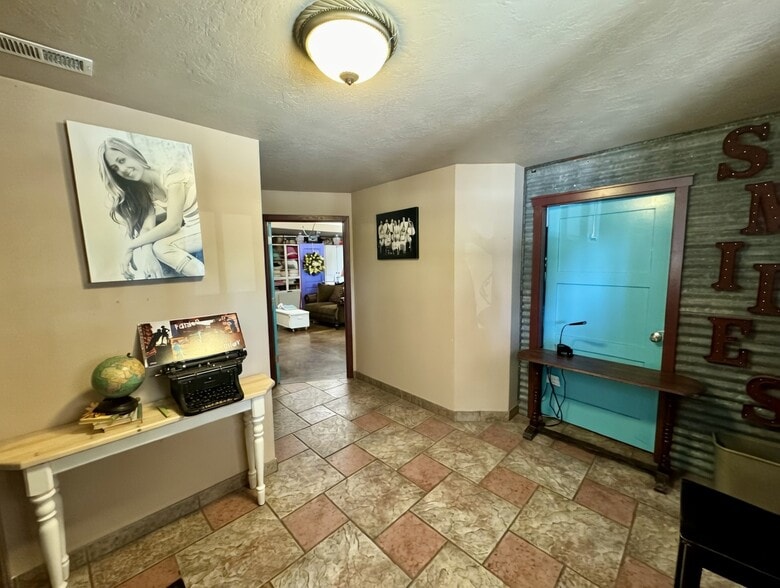 797 N Washington Blvd, Harrisville, UT à louer - Photo du bâtiment - Image 2 de 37