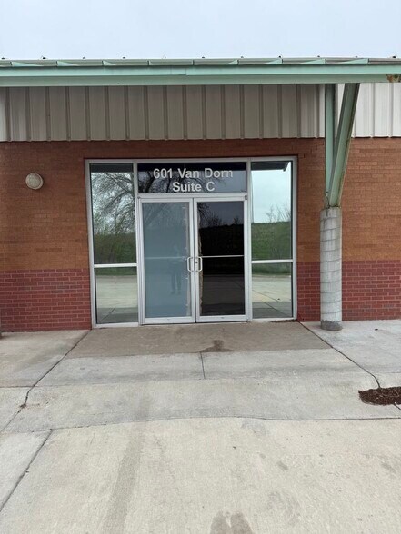 601 Van Dorn St, Lincoln, NE à louer - Photo du bâtiment - Image 1 de 9