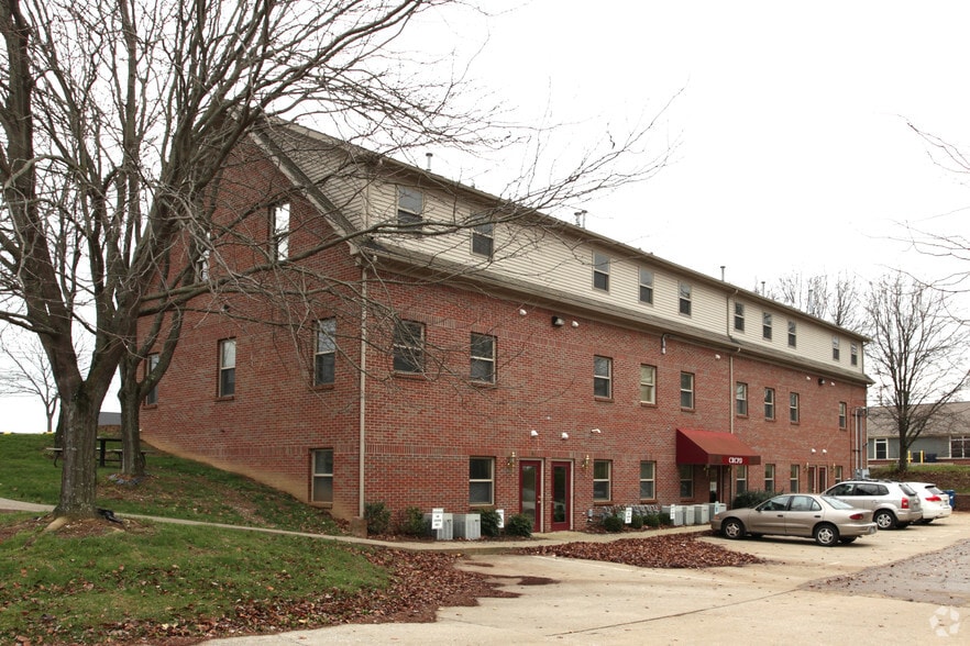 1030 Burlington Ln, Frankfort, KY à louer - Photo du bâtiment - Image 2 de 4