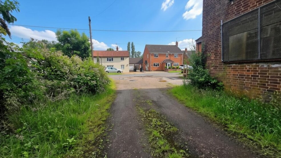 Bell Ln, Saham Toney for sale - Building Photo - Image 2 of 3