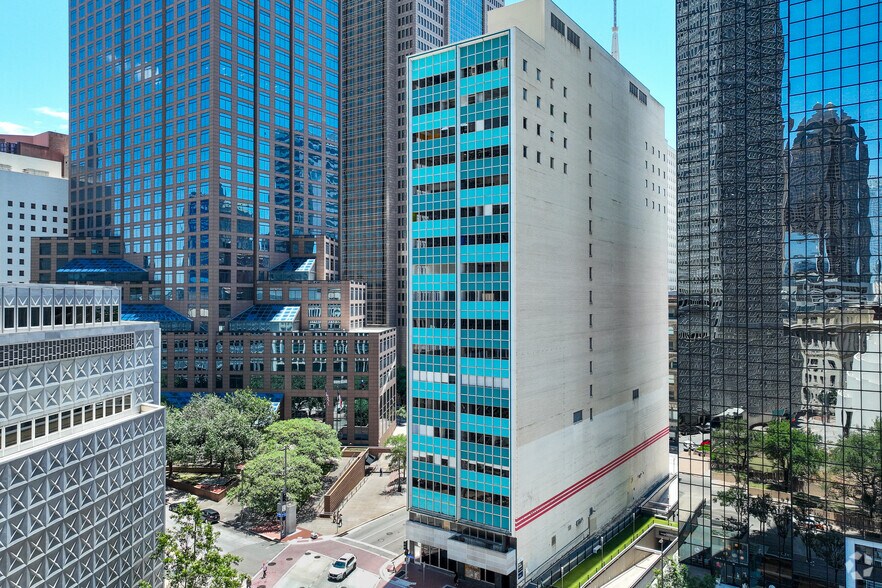211 N Ervay St, Dallas, TX à vendre - Photo du bâtiment - Image 2 de 43