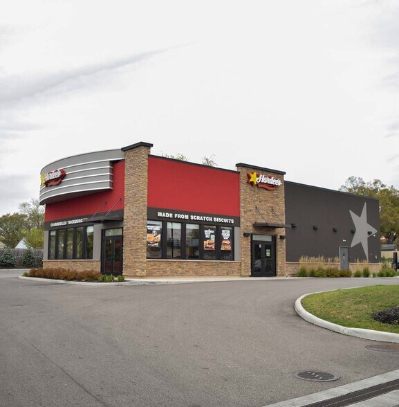 809 Albany Pl SE, Orange City, IA for lease - Building Photo - Image 3 of 7