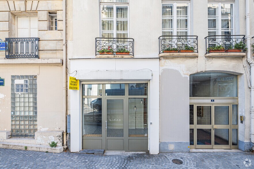 Immeuble residentiel dans Paris à vendre - Photo du bâtiment - Image 3 de 4