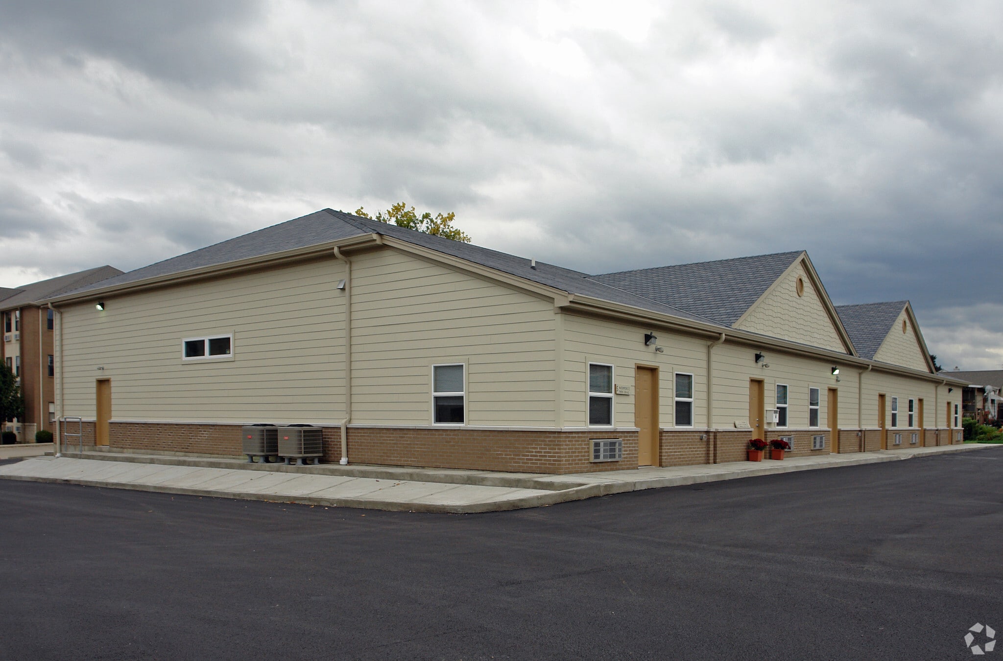 5 N Commerce Park Dr, Cincinnati, OH for lease Primary Photo- Image 1 of 3