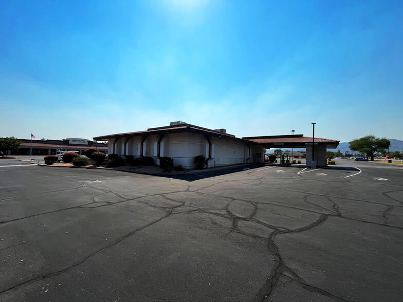 5065 E Elliot Rd, Phoenix, AZ for lease - Building Photo - Image 2 of 15