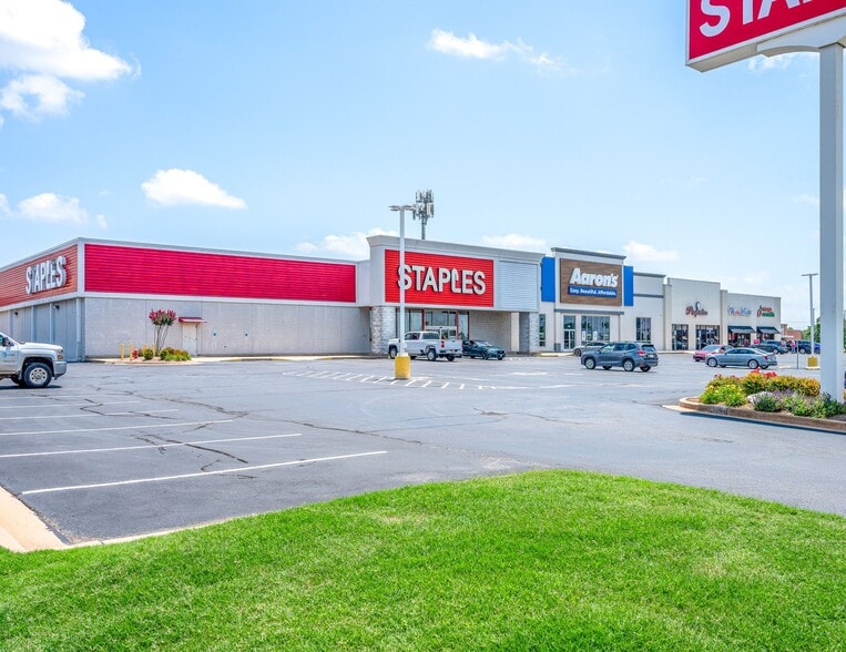 Sheridan Commons portfolio of 2 properties for sale on LoopNet.ca - Primary Photo - Image 2 of 2