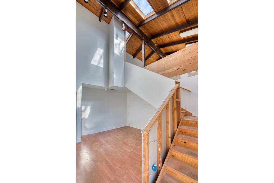 339 Meeting House Ln, Southampton, NY for sale - Interior Photo - Image 1 of 7
