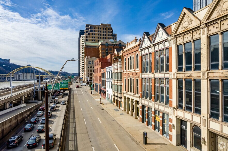227 Fort Pitt Blvd, Pittsburgh, PA à louer - Photo du bâtiment - Image 3 de 41