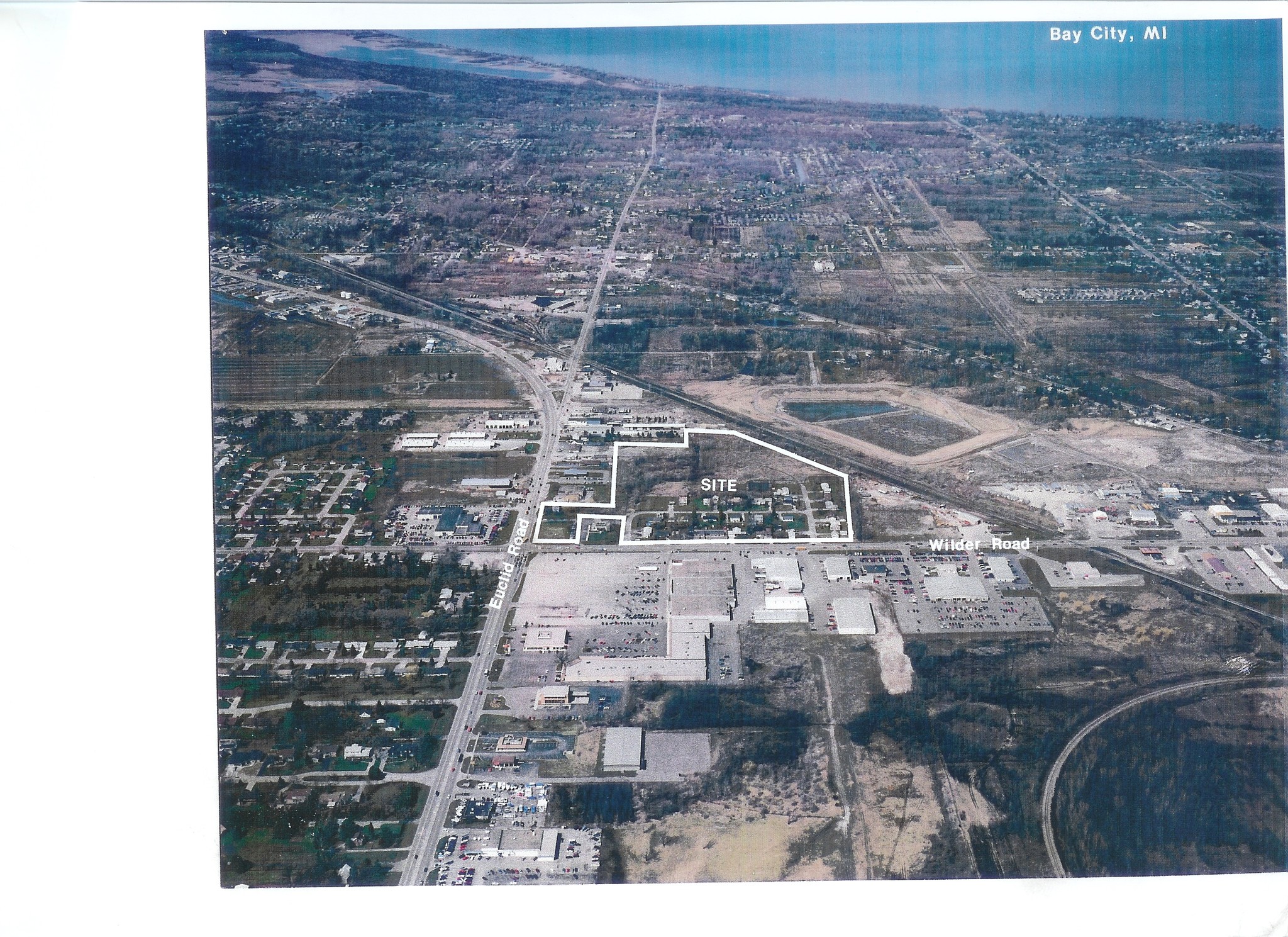 3946 Adela Ct, Bay City, MI à vendre Photo du bâtiment- Image 1 de 6