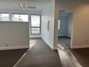 7599 Redwood Blvd, Novato, CA à louer Photo intérieure- Image 2 de 5