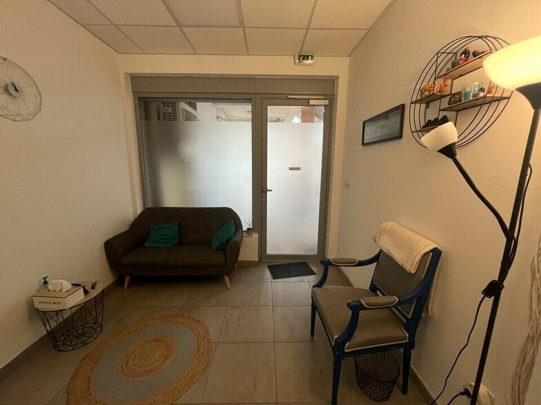 Bureau dans MONTFAVET à louer - Hall d’entrée - Image 3 de 7