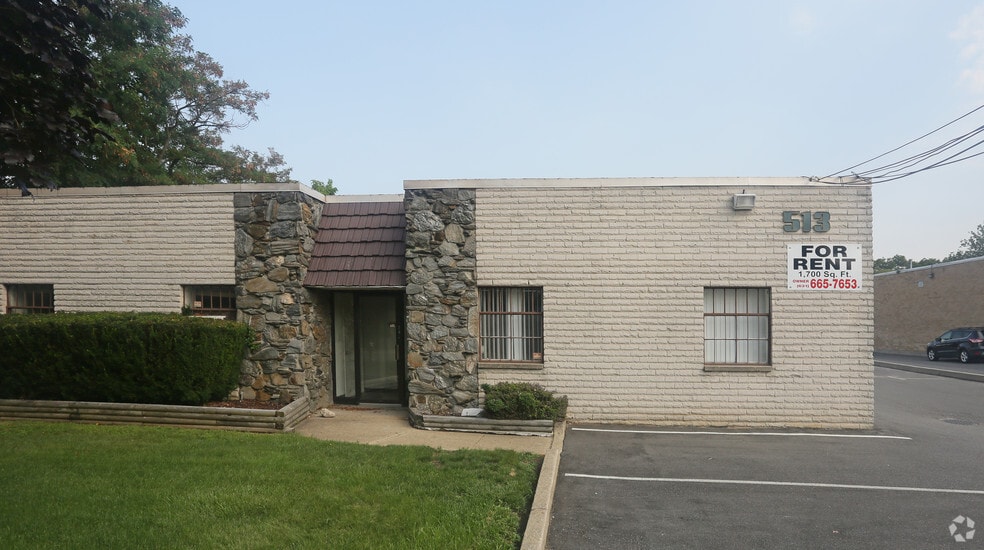 513 Acorn St, Deer Park, NY for lease - Building Photo - Image 2 of 4