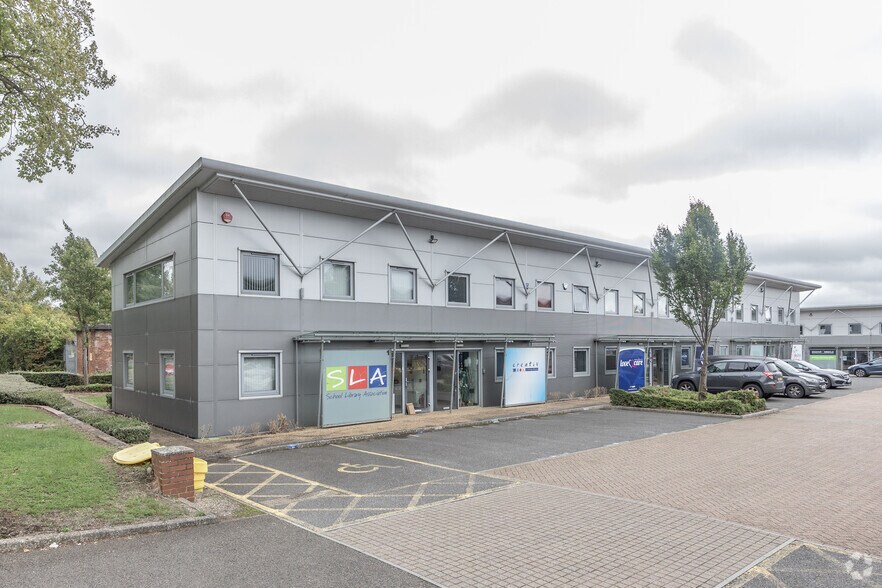 Pine Ct, Swindon à louer - Photo du bâtiment - Image 2 de 3