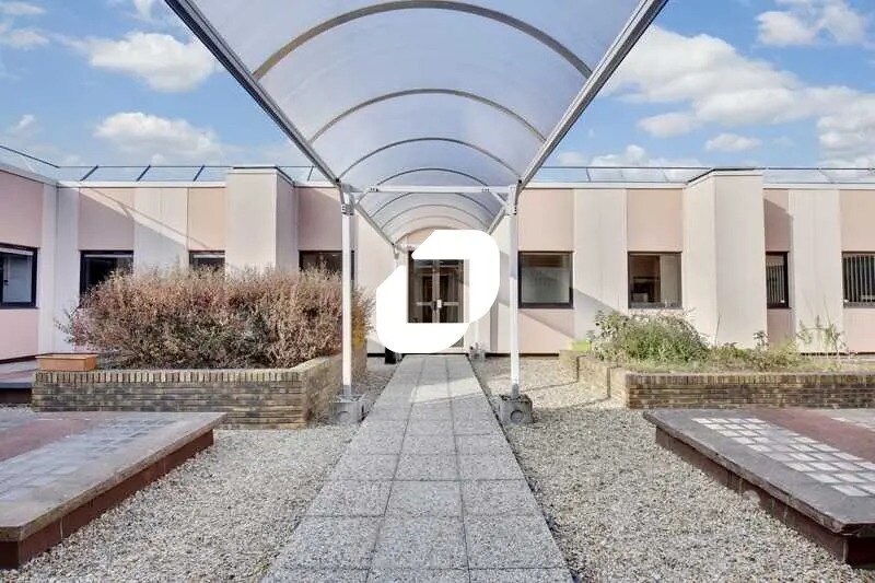 Bureau dans Lisses à louer - Photo du bâtiment - Image 3 de 9