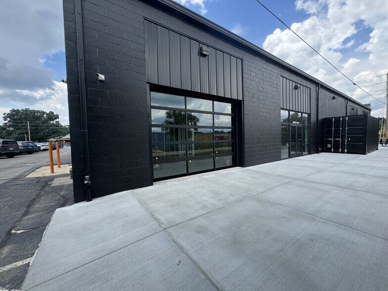 5255 N Winthrop Ave, Indianapolis, IN à louer - Photo du bâtiment - Image 2 de 16