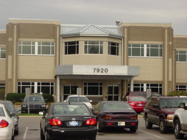 7920 W Jefferson Blvd, Fort Wayne, IN à louer - Photo du bâtiment - Image 3 de 6