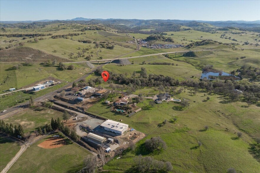 668 Murphys Grade Rd, Angels Camp, CA à vendre - Photo du bâtiment - Image 2 de 2
