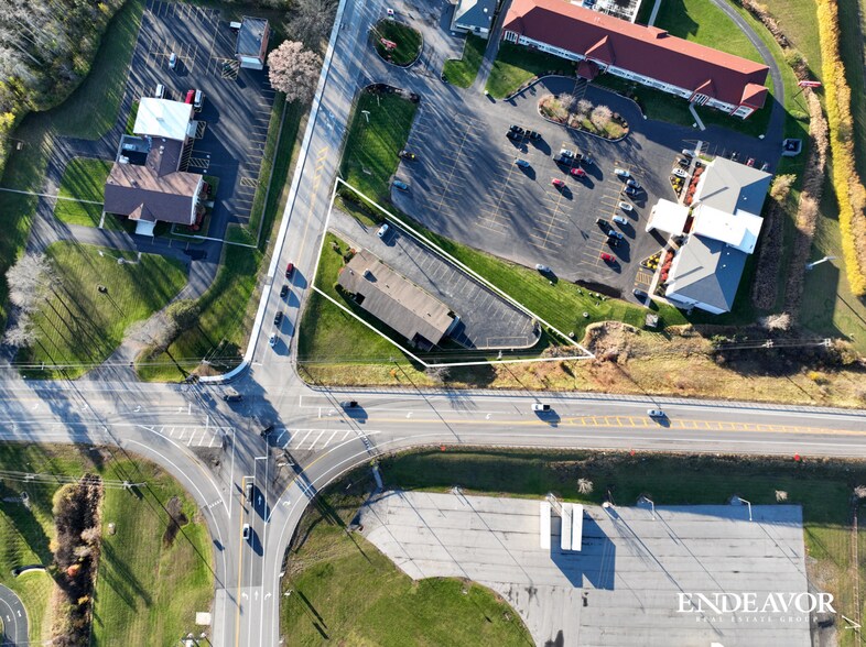 301 Oak St, Batavia, NY à vendre - Photo du bâtiment - Image 3 de 6