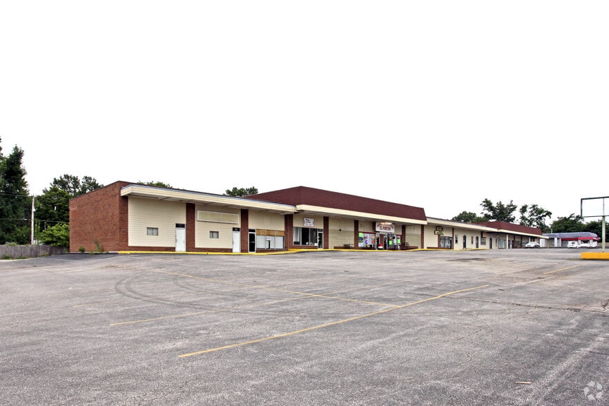 4412-4456 Woodson Rd, Saint Louis, MO for lease - Building Photo - Image 2 of 3