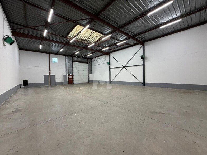 Route De Longjumeau, Chilly-Mazarin for lease - Interior Photo - Image 2 of 13