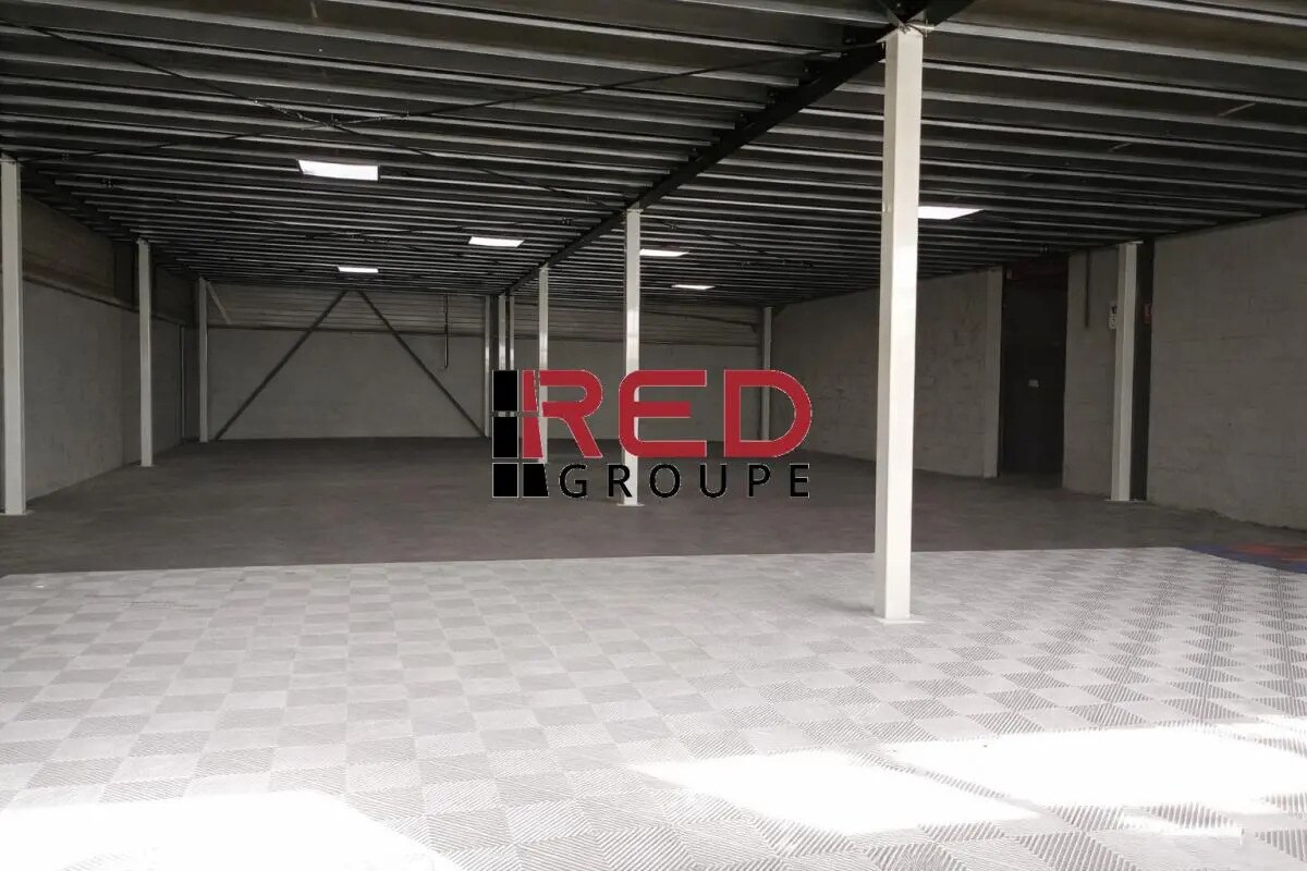 Retail in Istres for lease Interior Photo- Image 1 of 4