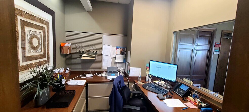 320 N 5th St, Saint Charles, MO à louer - Photo intérieure - Image 2 de 12